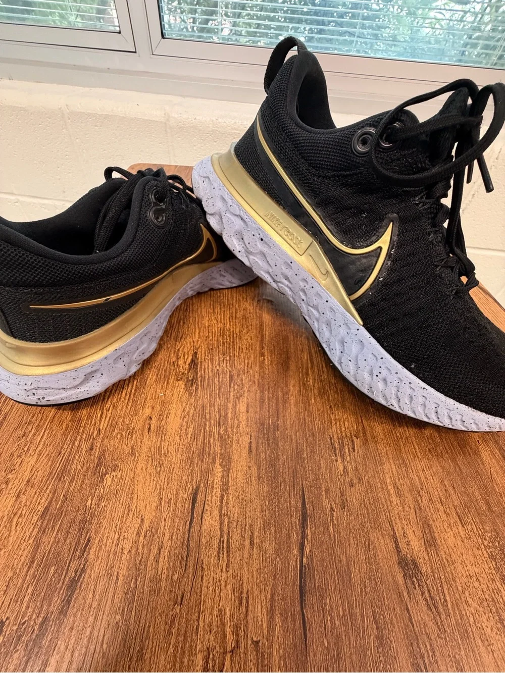Nike React Infinity Running Flyknit Black Metallic Gold Women's Size 9
